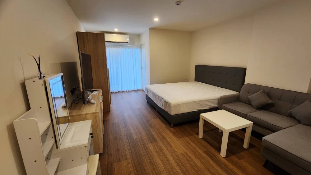 For rent Lumpini Condo Town Ekamai 48, studio room, 4th floor, comes with a very good price. You must not miss it.