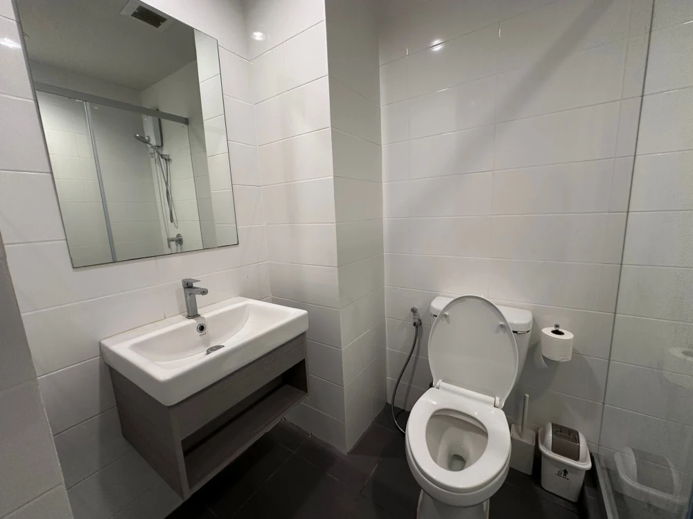 ปล่อยเช่าห้องคอนโด Common TU ห้อง 1 Bedroom ชั้น 27 วิวสวย วิวระเบียงหันไปทางถนนพหลโยธิน เฟอร์นิเจอร์และเครื่องใช้ไฟฟ้าครบ จองเลย