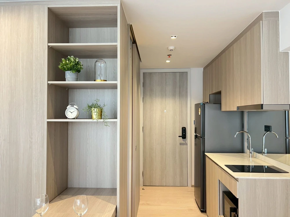 For rent: Reference Sathorn-Wongwian Yai project, beautifully decorated room, well-built-in, book now, don't miss out.