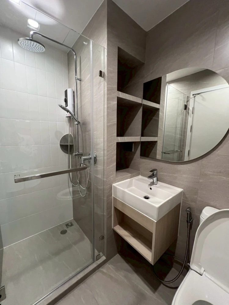 For rent: Reference Sathorn-Wongwian Yai project, beautifully decorated room, well-built-in, book now, don't miss out.