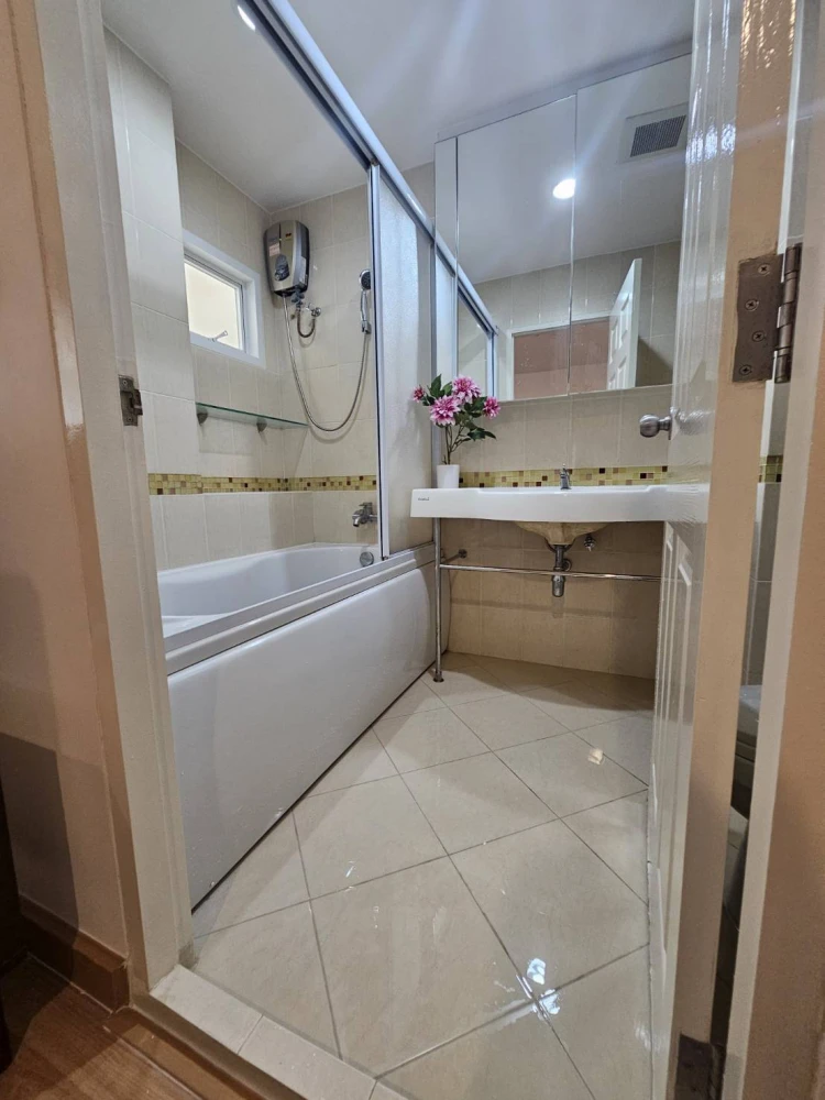 Condo for rent Life @ Ratchada Ladprao 36, very new condition. Fully furnished, don't miss it