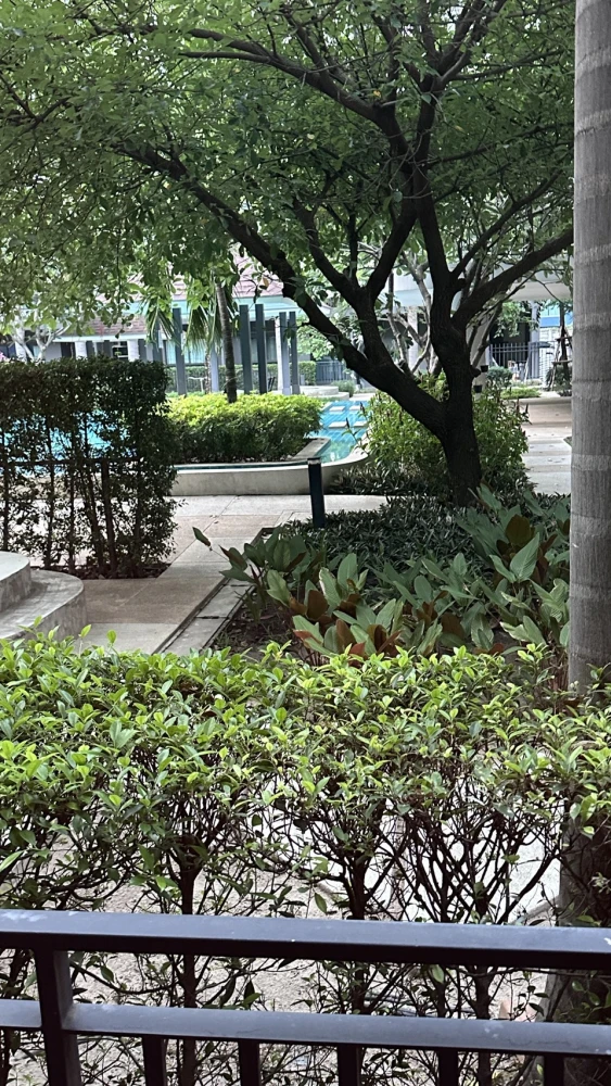 It has arrived. Garden and pool view room. With built-in furniture, don't miss it. Rent it now at Grene Donmuang-Songprapha.