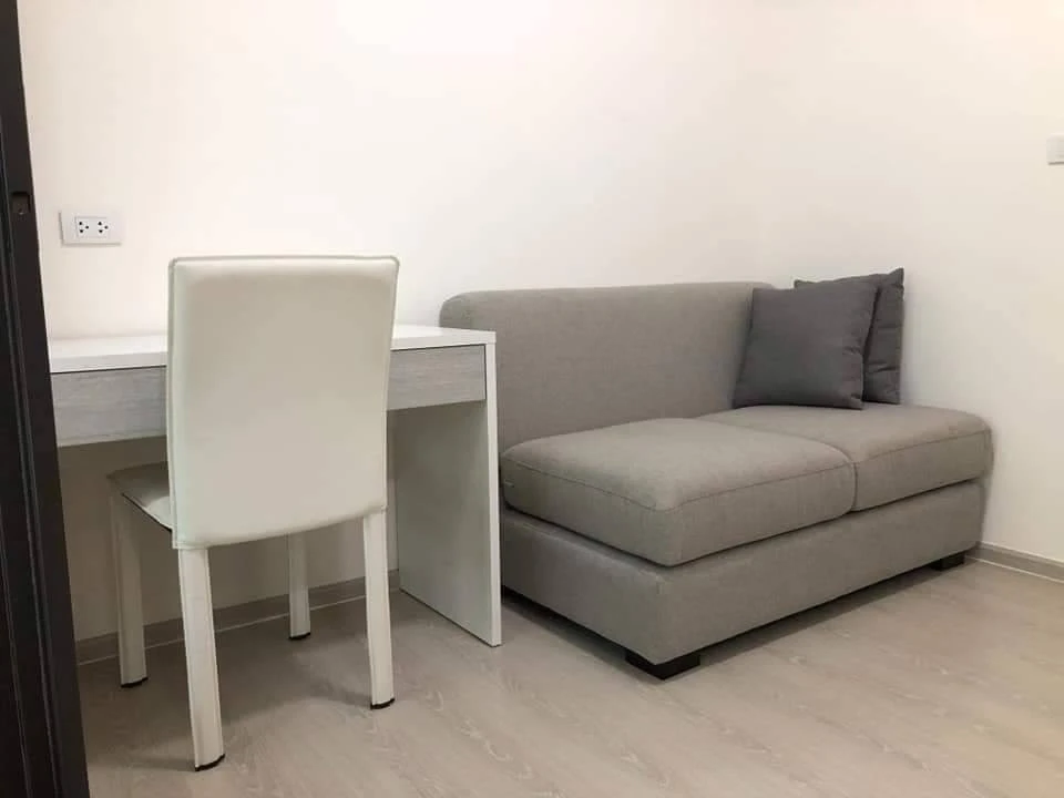 It has arrived. Garden and pool view room. With built-in furniture, don't miss it. Rent it now at Grene Donmuang-Songprapha.