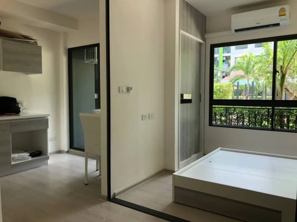 It has arrived. Garden and pool view room. With built-in furniture, don't miss it. Rent it now at Grene Donmuang-Songprapha.