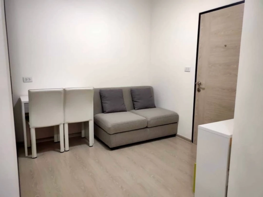 It has arrived. Garden and pool view room. With built-in furniture, don't miss it. Rent it now at Grene Donmuang-Songprapha.