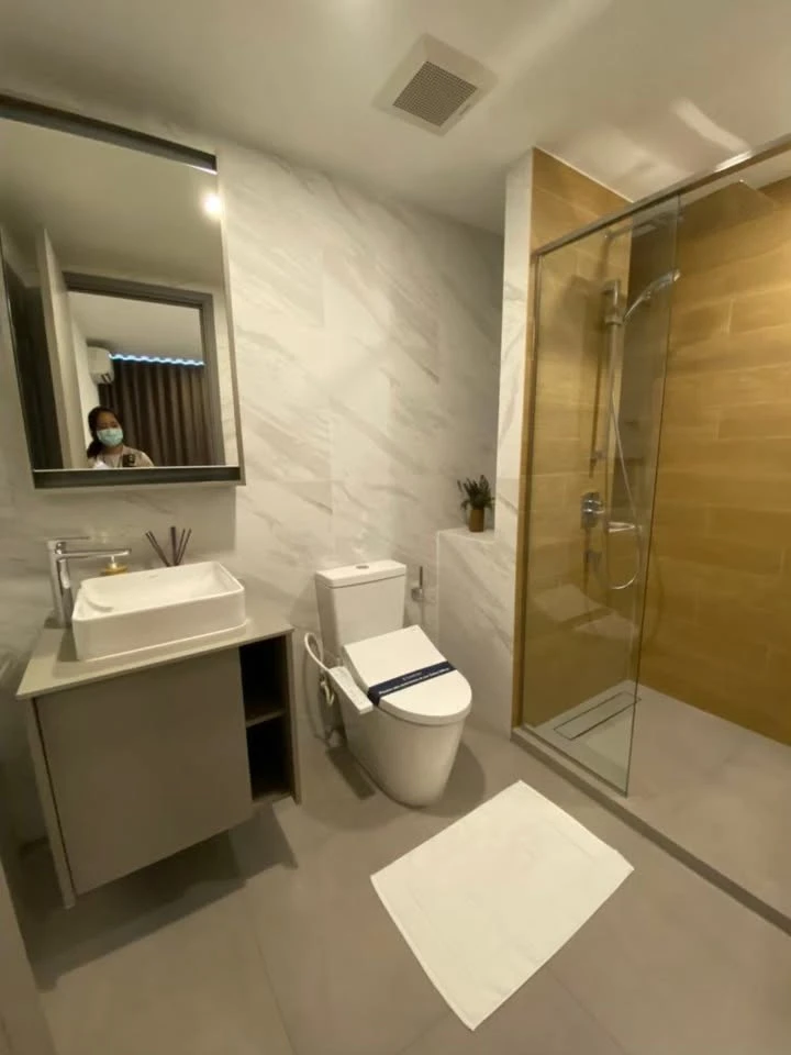 Wow, the room is very beautiful, well decorated, very overpriced. If interested, hurry to reserve at Plum condo Rangsit Alive 2 for rent.