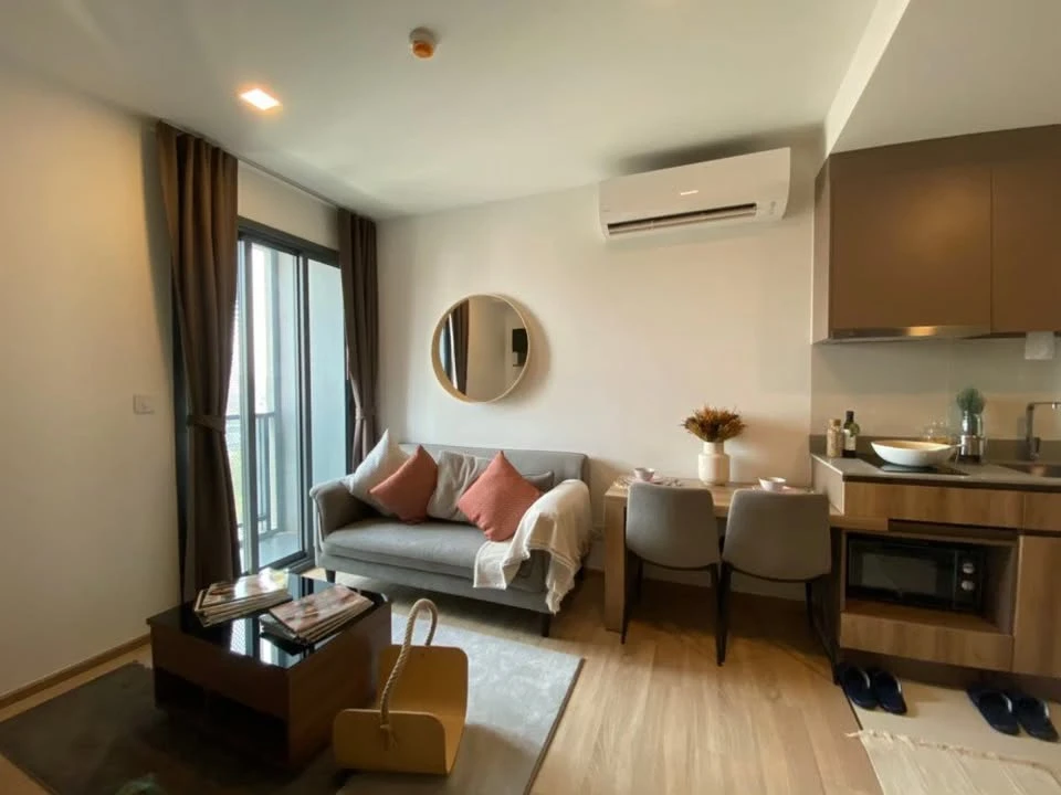 Wow, the room is very beautiful, well decorated, very overpriced. If interested, hurry to reserve at Plum condo Rangsit Alive 2 for rent.