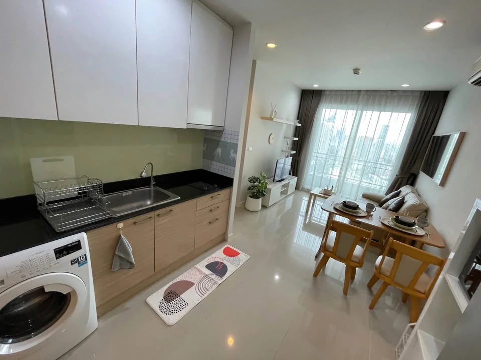 Super Wow Circle Condominium for rent or sale, high floor room, good view, excellent decoration, guaranteed. Finfer, hurry to reserve.
