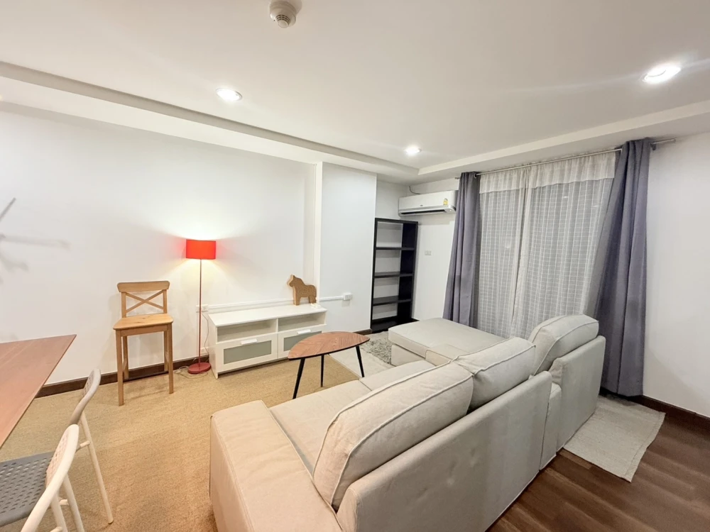 Vacant room for rent at Condo Resort Ta Yen Akat. Book now.