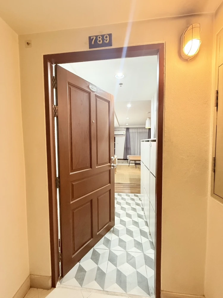 Vacant room for rent at Condo Resort Ta Yen Akat. Book now.