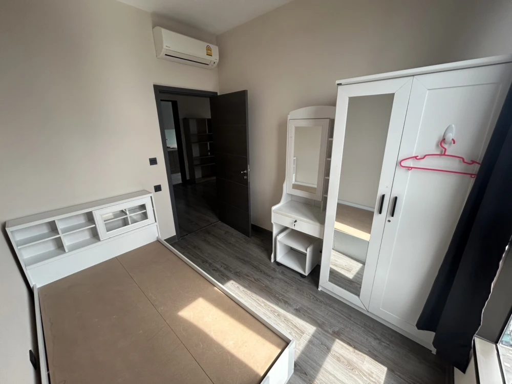 Available room for rent, Urbano Ratchawithi, luxury condo in Thon area, small unit, quiet