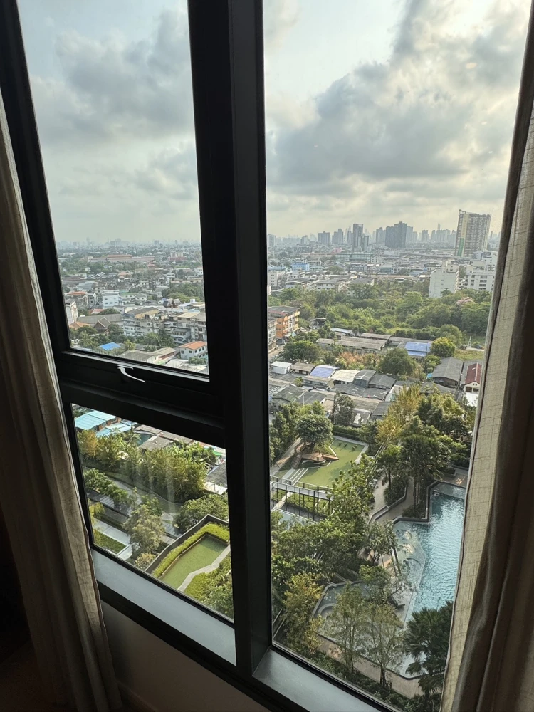 Beautiful room, full built-in Everything about the room is good. Must reserve this room. The Parkland Petchkasem 56 for rent.