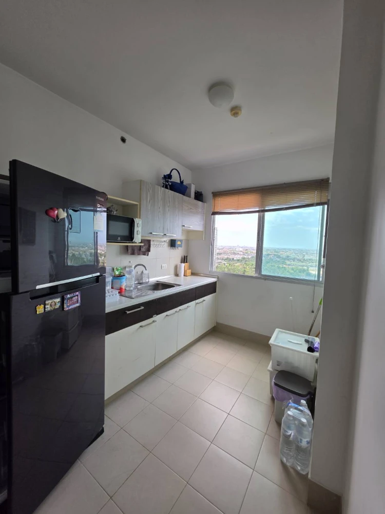 The room is in a very good position, not far from the elevator, not next to the garbage room, pool view, rent at Supalai Park Ratchaphruek-Phetkasem