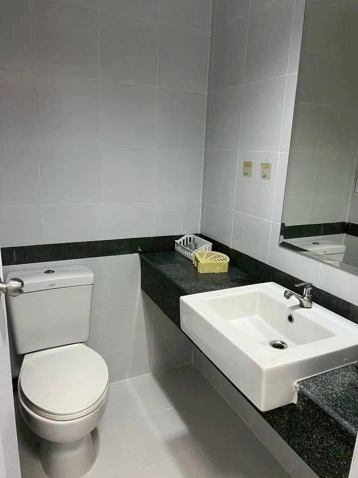 Do not miss it, city view, studio room, furniture and appliances for rent A Space Asoke-Ratchada.