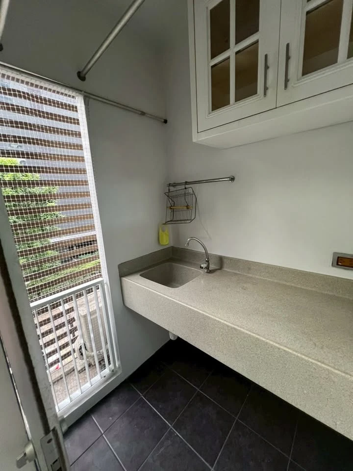 Do not miss it, city view, studio room, furniture and appliances for rent A Space Asoke-Ratchada.