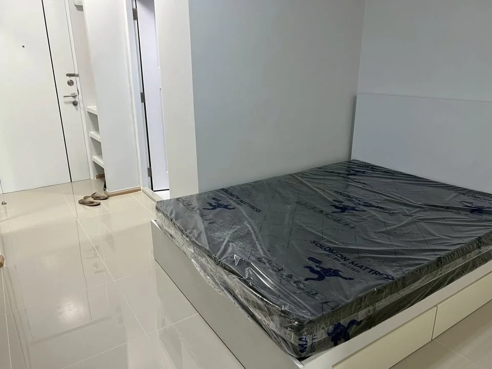 Do not miss it, city view, studio room, furniture and appliances for rent A Space Asoke-Ratchada.