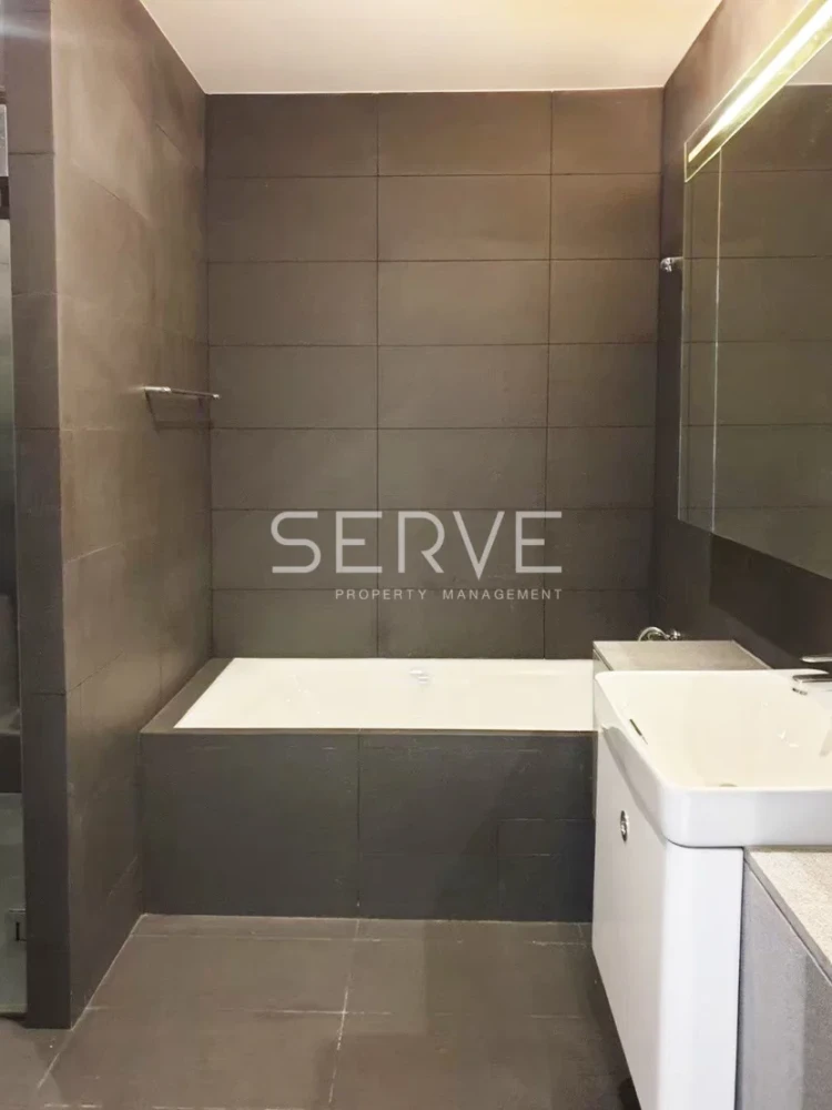 A rare find – a large, luxurious condo in the heart of the city, Noble Ploenjit.