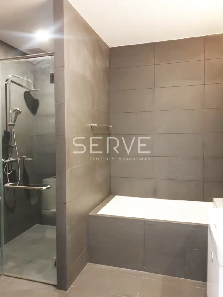 A rare find – a large, luxurious condo in the heart of the city, Noble Ploenjit.