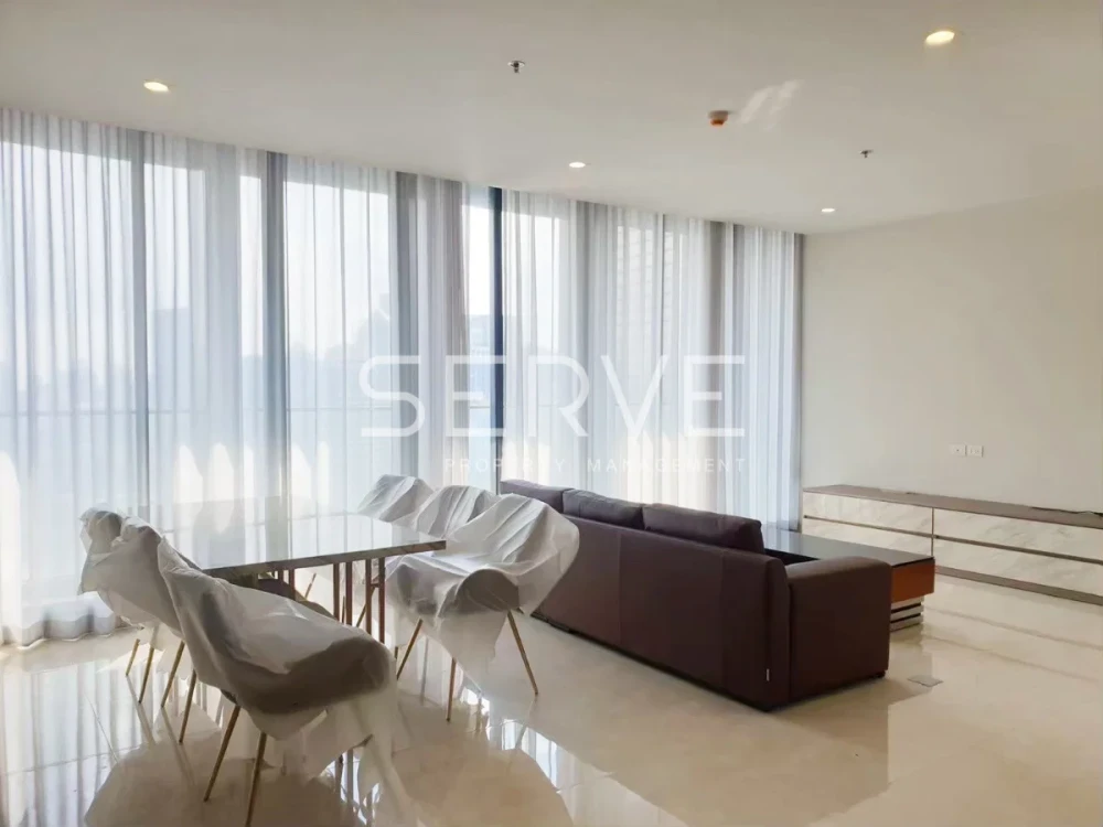 A rare find – a large, luxurious condo in the heart of the city, Noble Ploenjit.