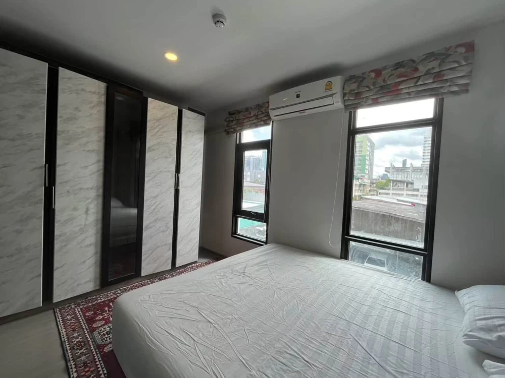 Condo for rent, Aspire Asoke-Ratchada, room ready to move in, fully furnished, electrical appliances, great price, hurry up and reserve it today.