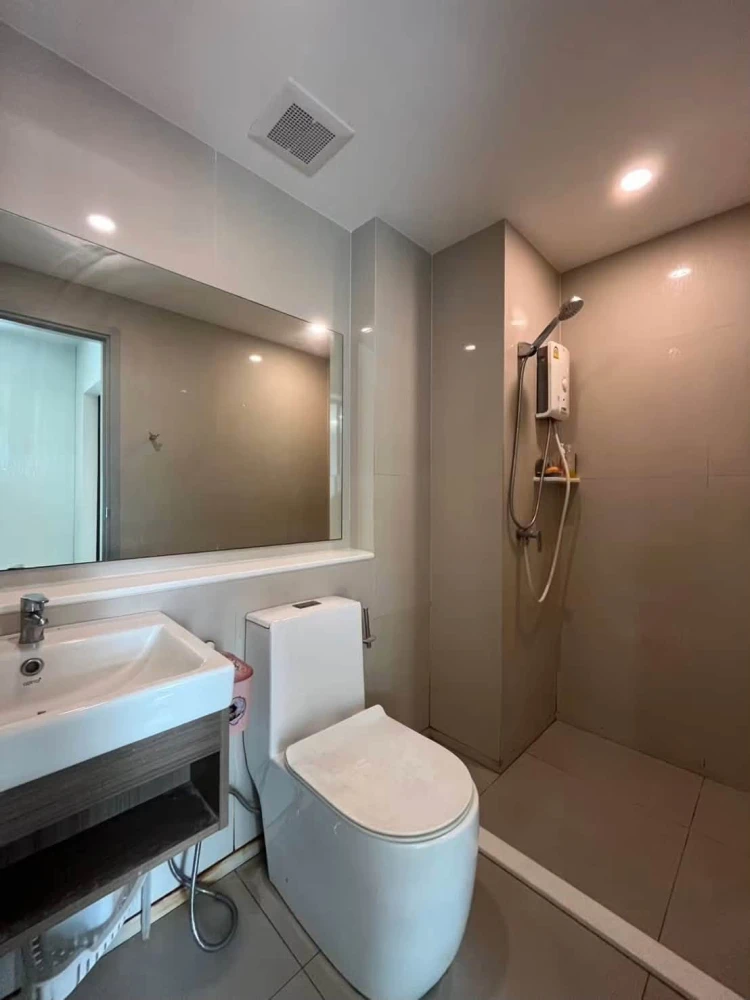 Condo for rent, Aspire Asoke-Ratchada, room ready to move in, fully furnished, electrical appliances, great price, hurry up and reserve it today.