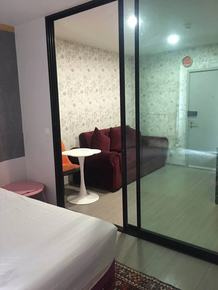 Condo for rent, Aspire Asoke-Ratchada, room ready to move in, fully furnished, electrical appliances, great price, hurry up and reserve it today.