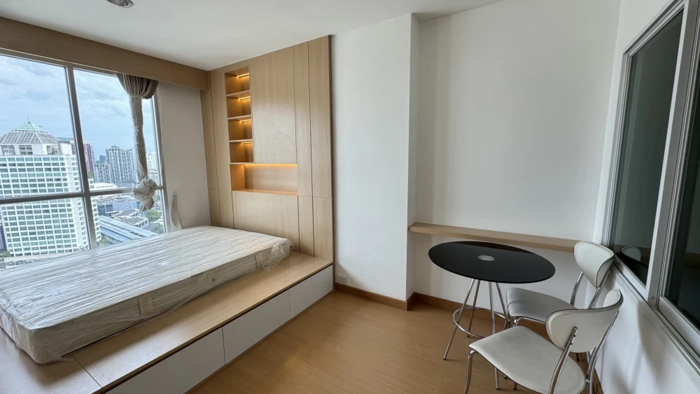 Condo for rent, Life @ Sukhumvit 65, high floor, good wind, full furniture. Electrical appliances, ready to be missed.