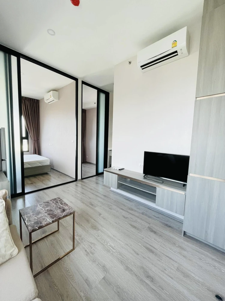 For rent: Knightsbridge Prime On Nut, a room with beautiful built-in walls and quality furniture. You can't miss this opportunity to reserve it.