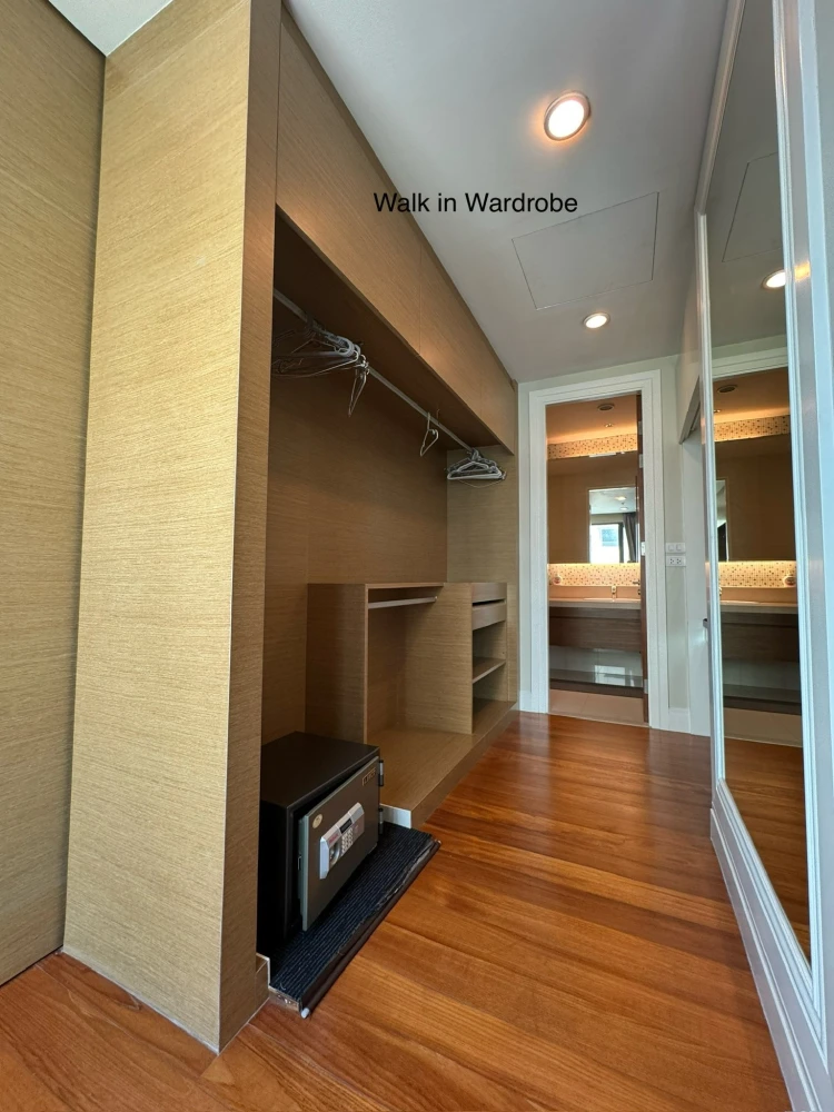Rent / Sale Condo Bright Sukhumvit 24, spacious room, luxurious decoration, beautiful view, can't miss it.