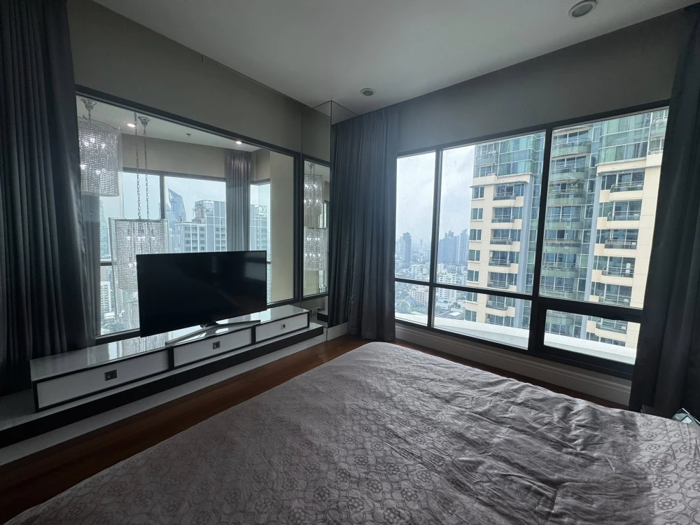 Rent / Sale Condo Bright Sukhumvit 24, spacious room, luxurious decoration, beautiful view, can't miss it.