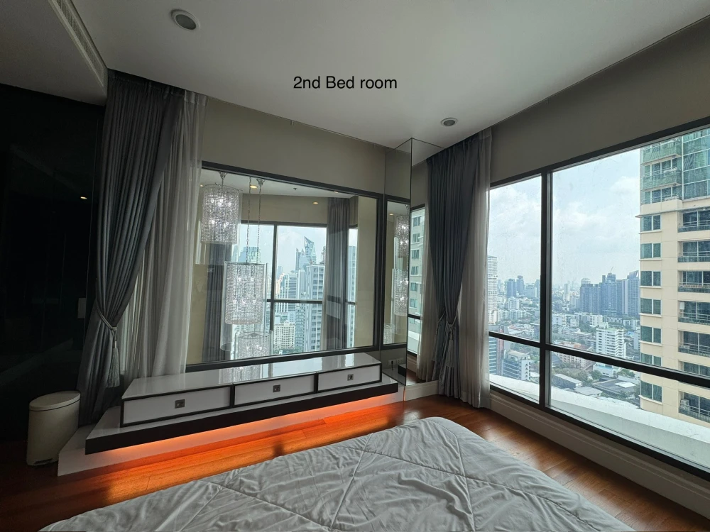 Rent / Sale Condo Bright Sukhumvit 24, spacious room, luxurious decoration, beautiful view, can't miss it.