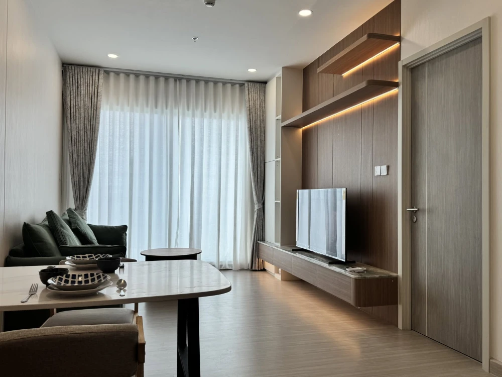 Condo for rent at Supalai Premier Si Phraya - Samyan. Spacious and comfortable, featuring high-quality built-in furniture—this is an opportunity you s
