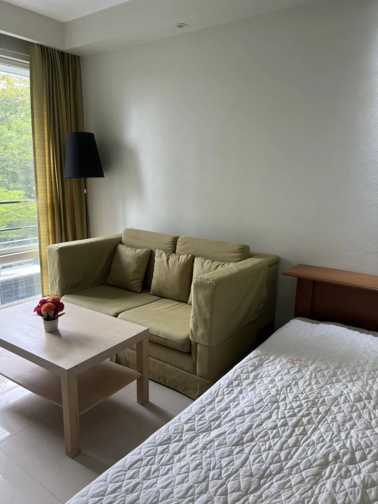 Fill your vacation to fit like a city person. Condo I-House Laguna Garden RCA. Hurry up to rent.