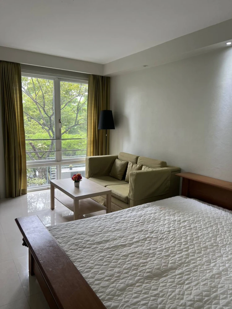 Fill your vacation to fit like a city person. Condo I-House Laguna Garden RCA. Hurry up to rent.