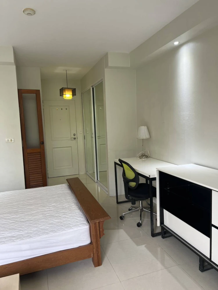 Fill your vacation to fit like a city person. Condo I-House Laguna Garden RCA. Hurry up to rent.