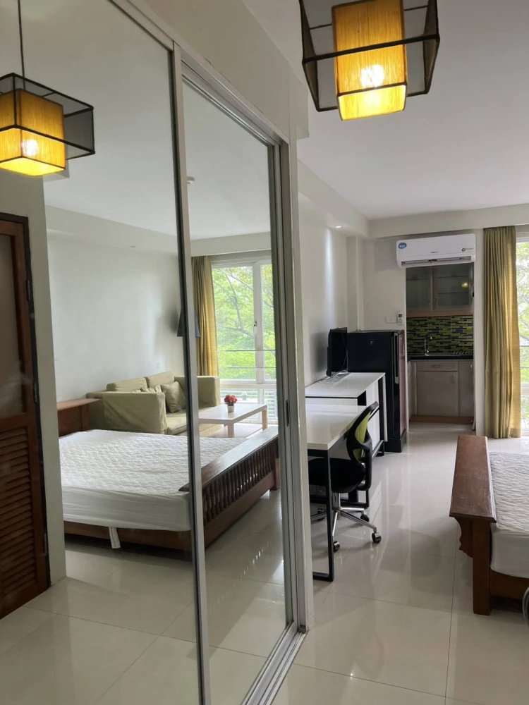 Fill your vacation to fit like a city person. Condo I-House Laguna Garden RCA. Hurry up to rent.