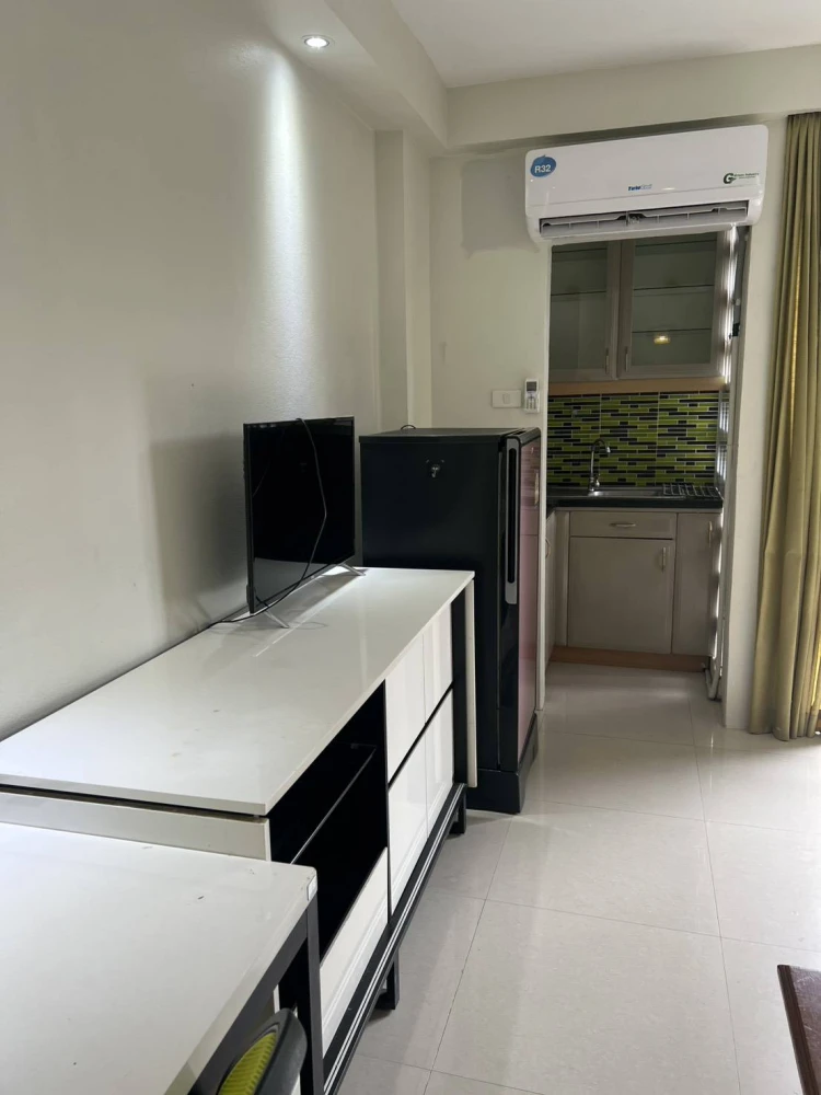 Fill your vacation to fit like a city person. Condo I-House Laguna Garden RCA. Hurry up to rent.