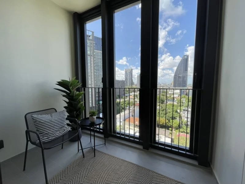 Biaetnick Sukhumvit 32 is fully furnished and equipped with all appliances, ready to move in.