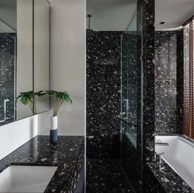 Biaetnick Sukhumvit 32 is fully furnished and equipped with all appliances, ready to move in.