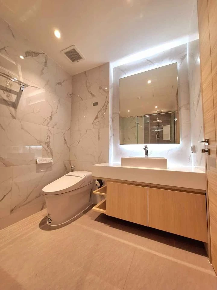 Bearing Residence: Luxury Serviced Apartment near BTS Bearing