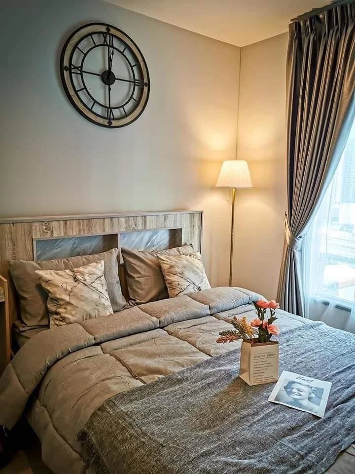 For rent: Life Asoke-Rama 9, ready to move in, fully furnished, appliances included, just bring your own luggage and move in. Don't miss out!