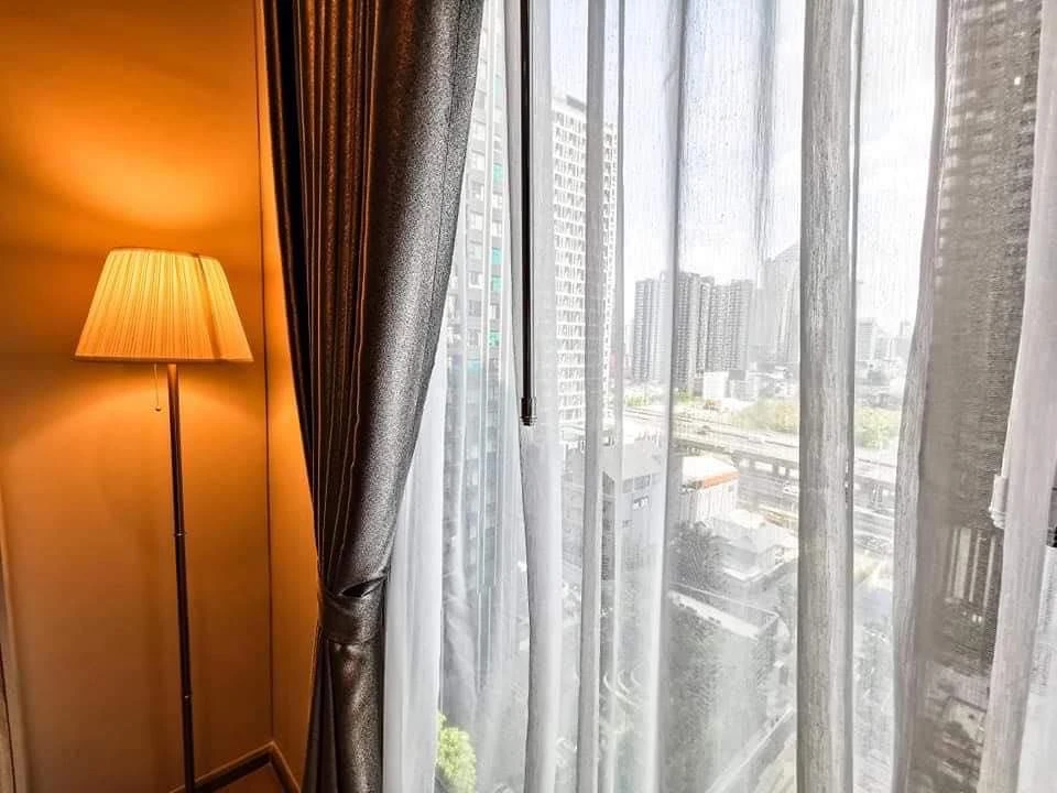 For rent: Life Asoke-Rama 9, ready to move in, fully furnished, appliances included, just bring your own luggage and move in. Don't miss out!