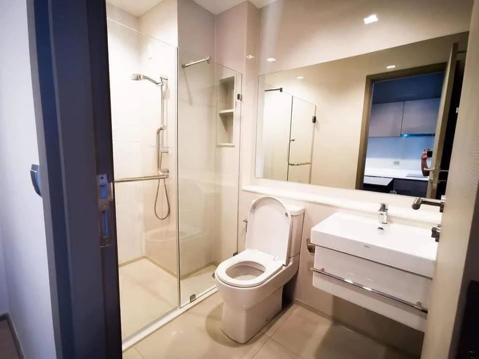 For rent: Life Asoke-Rama 9, ready to move in, fully furnished, appliances included, just bring your own luggage and move in. Don't miss out!