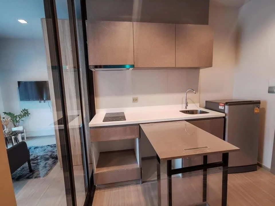 For rent: Life Asoke-Rama 9, ready to move in, fully furnished, appliances included, just bring your own luggage and move in. Don't miss out!