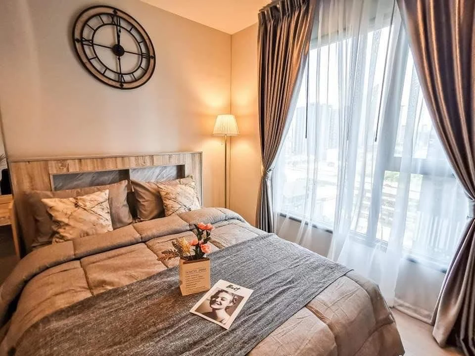 For rent: Life Asoke-Rama 9, ready to move in, fully furnished, appliances included, just bring your own luggage and move in. Don't miss out!