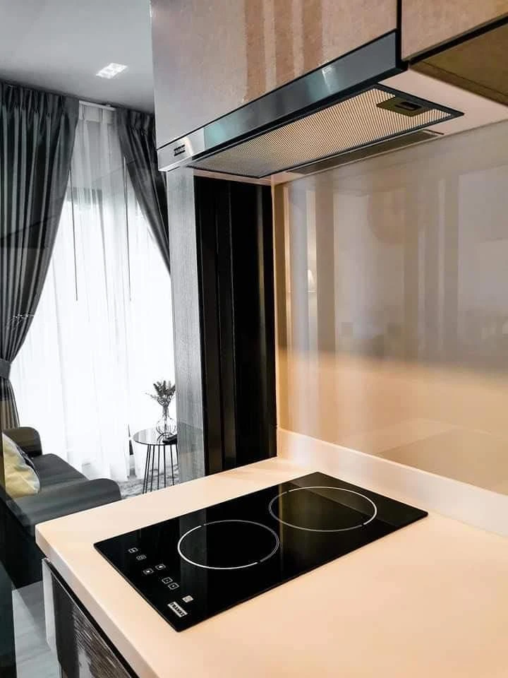 For rent: Life Asoke-Rama 9, ready to move in, fully furnished, appliances included, just bring your own luggage and move in. Don't miss out!