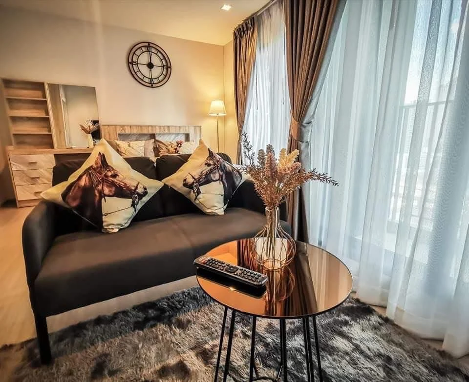 For rent: Life Asoke-Rama 9, ready to move in, fully furnished, appliances included, just bring your own luggage and move in. Don't miss out!