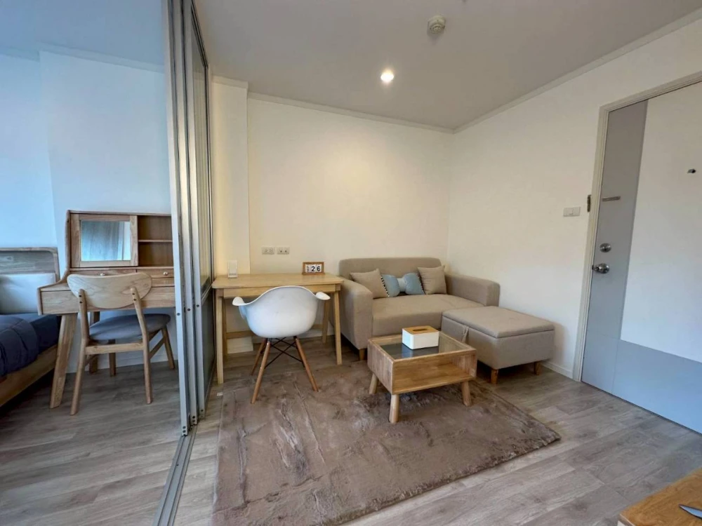 Condo for rent at Lumpini Place Boromarajonani - Pinklao. Separate rooms, well-divided zones. Good price. Come and reserve now. Don't miss out!