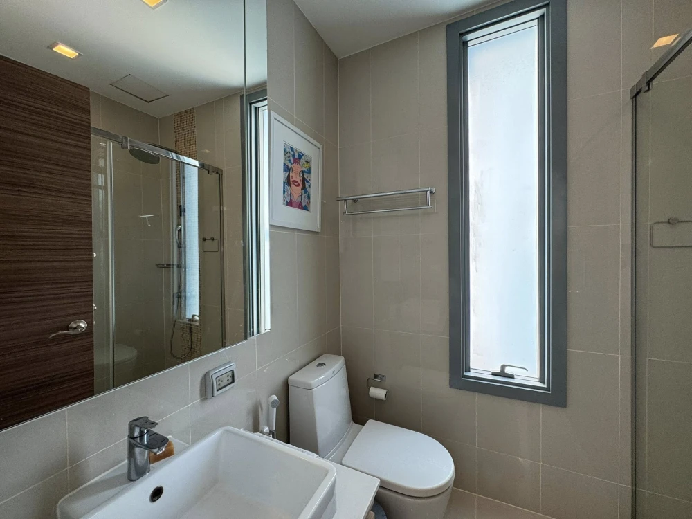 Condo for rent at Q Asoke, 2 bedrooms, 2 bathrooms, 20th floor, beautiful view, fully furnished, complete with appliances. Book now, don't miss out!