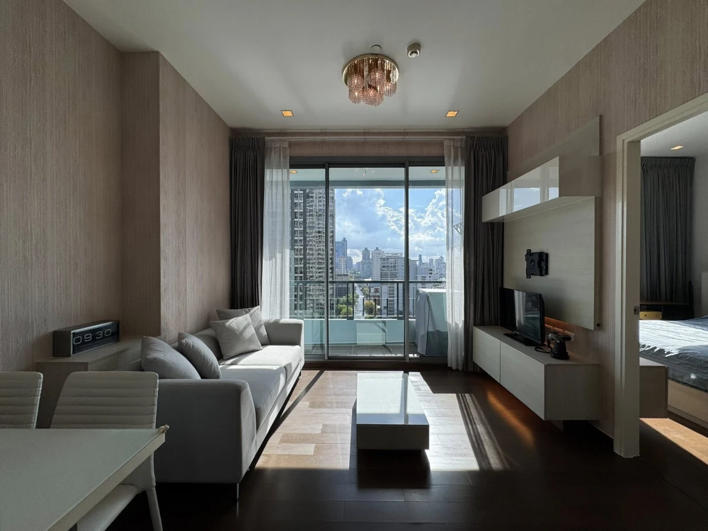 Condo for rent at Q Asoke, 2 bedrooms, 2 bathrooms, 20th floor, beautiful view, fully furnished, complete with appliances. Book now, don't miss out!